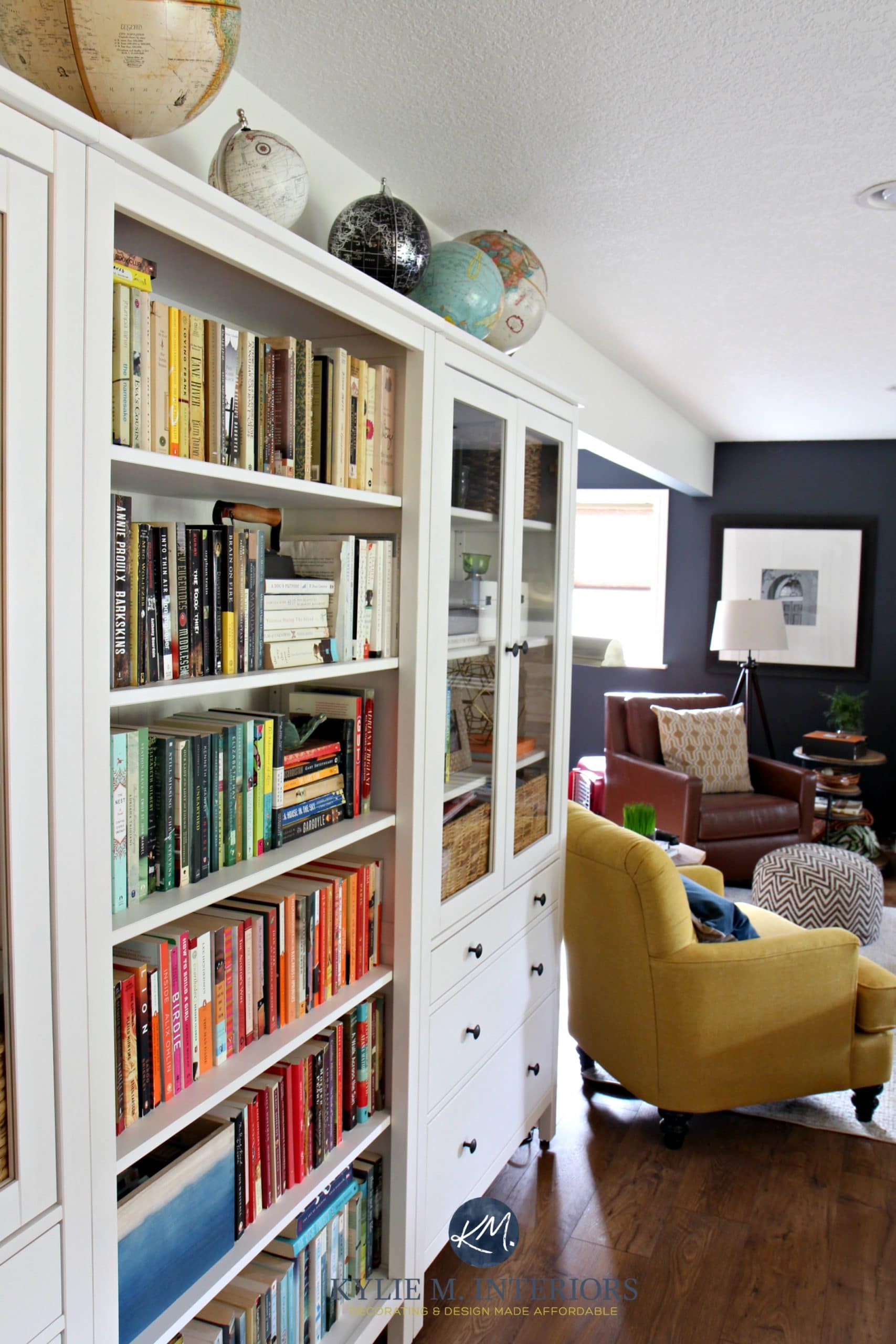Ideas to display a book collection in a family room with Ikea white Hemnes bookcases. Kylie M INteriors e-decor